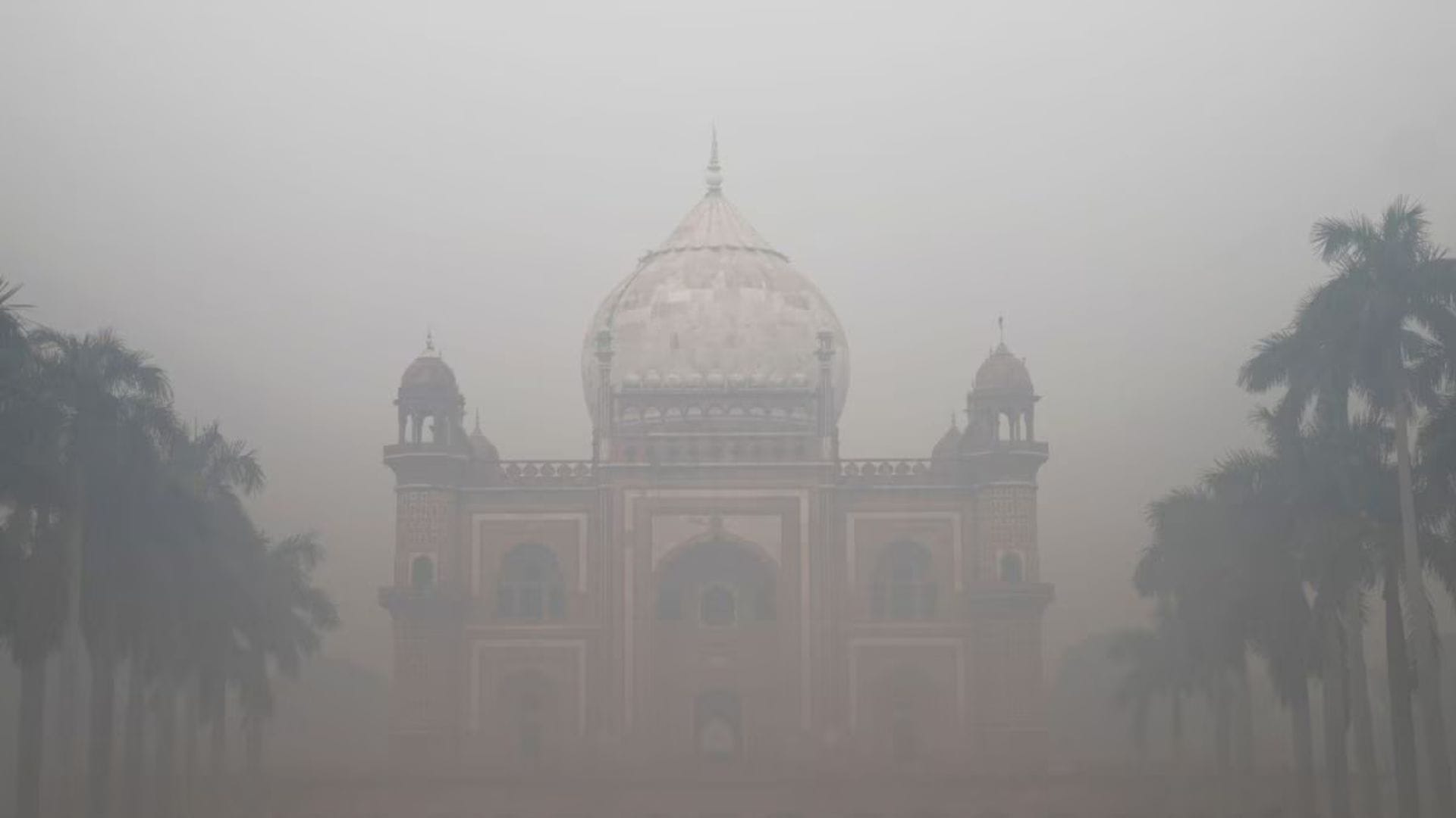 Minor Relief but Toxic Haze Persists: Delhi’s Air Quality Remains in ‘Very Poor’ Category, Overall AQI Stands at 345
